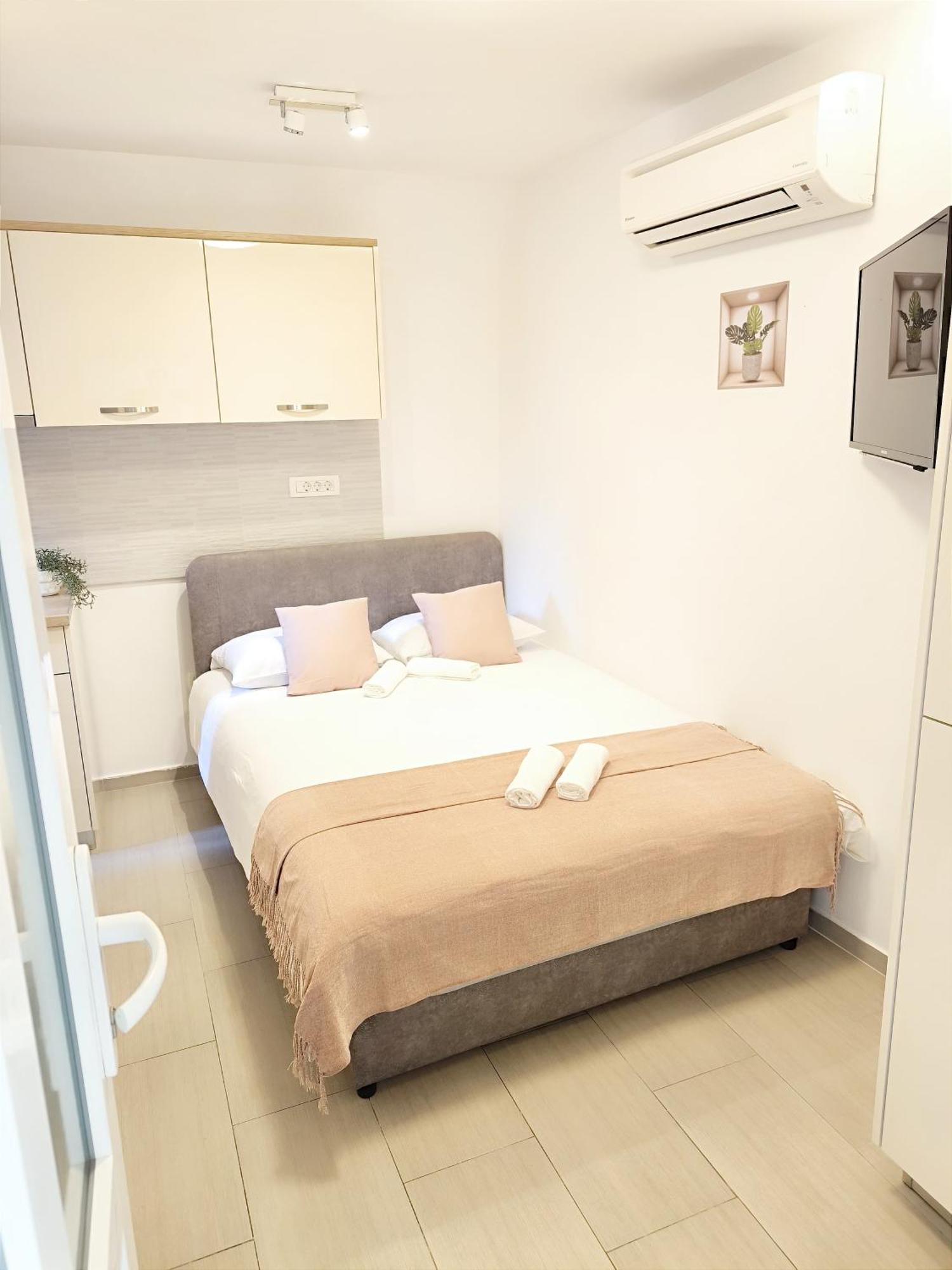 Studio apartment&room Niko Spalato Esterno foto