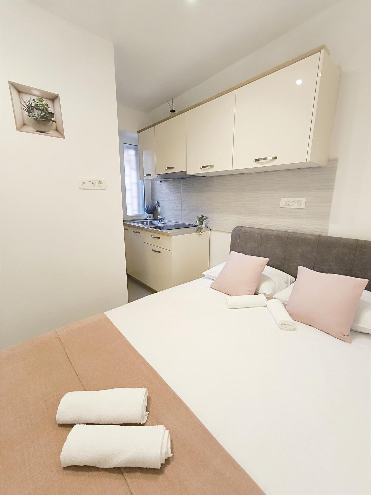 Studio apartment&room Niko Spalato Esterno foto